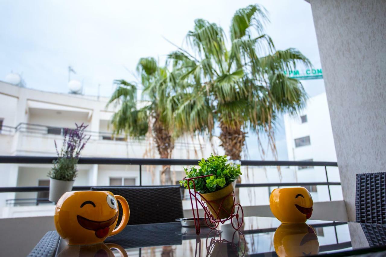 Yippee! Apartments I Town Center Larnaca Exteriör bild